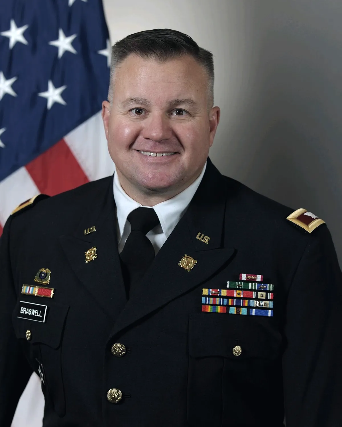 Official U.S. Army portrait of Colonel Mark E. Braswell in dress uniform in front of the American flag
